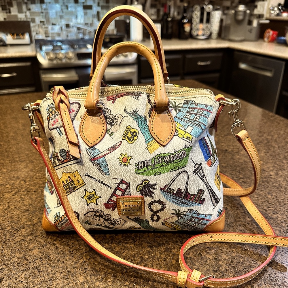 🤍 Dooney & Bourke Small Purse